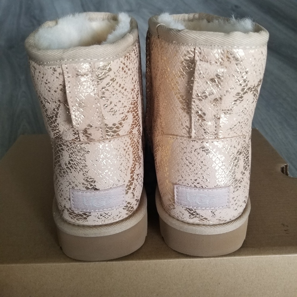 UGG Classic Mini Metallic Snake - Picture 4 of 6